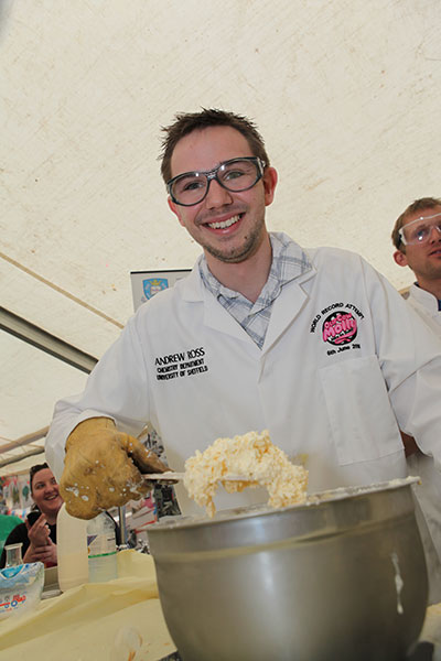 Andrew Ross si pembuat es krim tercepat di dunia